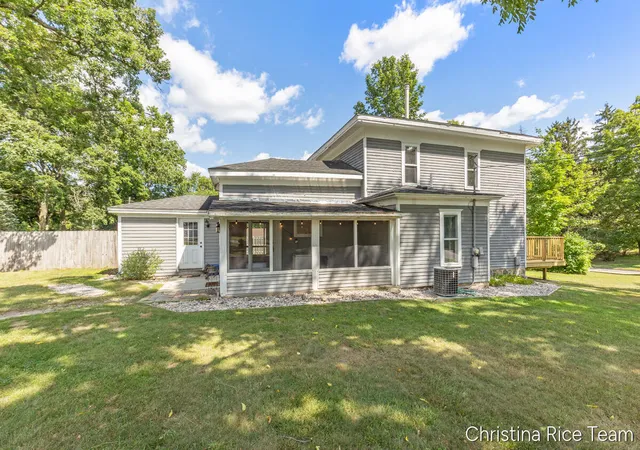1st image of 614 W Washington St, Greenville, MI 48838 | MLS# 70549102