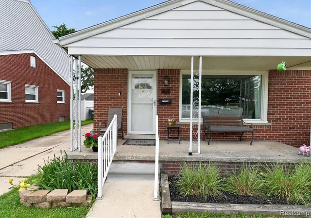 Homes for sale in Garden City, MI | 6601 Elizabeth St, Garden City, MI 48135 3444 | MLS# 60996053