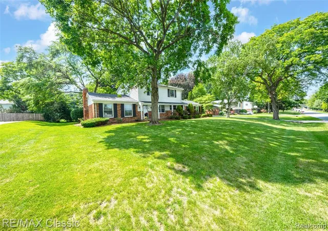 4th image of 6638 Woodbank Dr, Bloomfield Hills, MI 48301 3037 | MLS# 61007715