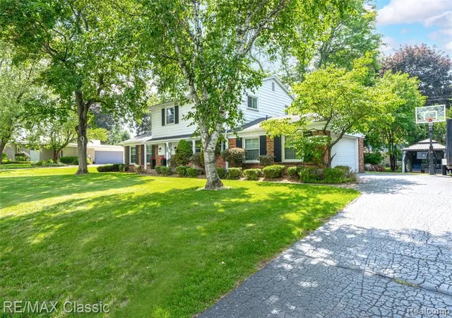 5th image of 6638 Woodbank Dr, Bloomfield Hills, MI 48301 3037 | MLS# 61007715