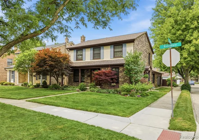 3rd image of 1765 Robindale Ave, Dearborn, MI 48128 | MLS# 61010595