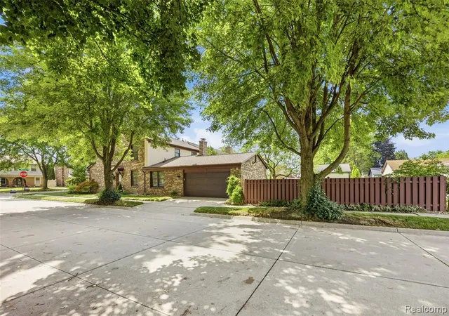 4th image of 1765 Robindale Ave, Dearborn, MI 48128 | MLS# 61010595