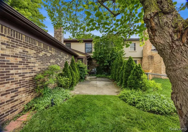 61st image of 1765 Robindale Ave, Dearborn, MI 48128 | MLS# 61010595