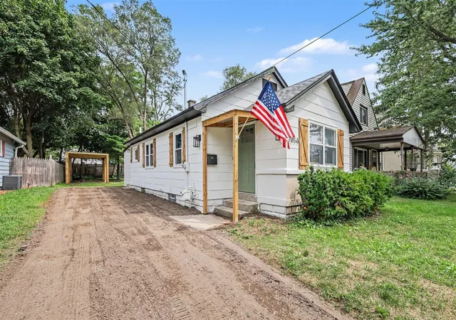 2nd image of 2856 Longstreet Ave, Wyoming, MI 49509 | MLS# 70553306