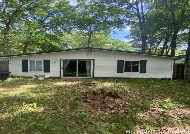 2nd image of 1021 Pocahontas Rd, Harrison, MI 48625 | MLS# 50211732