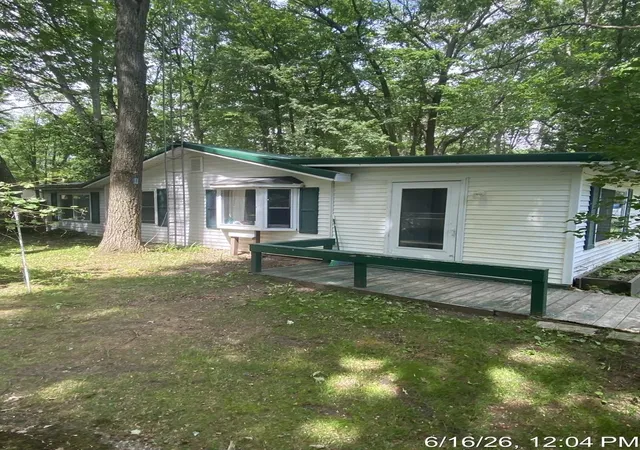 4th image of 1021 Pocahontas Rd, Harrison, MI 48625 | MLS# 50211732