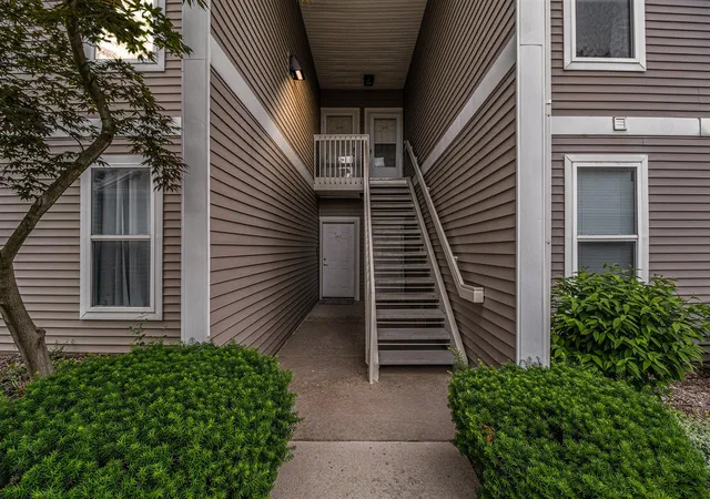 Photo 3 of Condo for sale at 1493 Fox Pointe Cir, Ann Arbor, MI 48108 | MLS# 70478089 | Listing updated on 2025-09-30