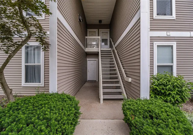 Photo 3 of Condo for sale at 1493 Fox Pointe Cir, Ann Arbor, MI 48108 | MLS# 70478089 | Listing updated on 2025-09-30