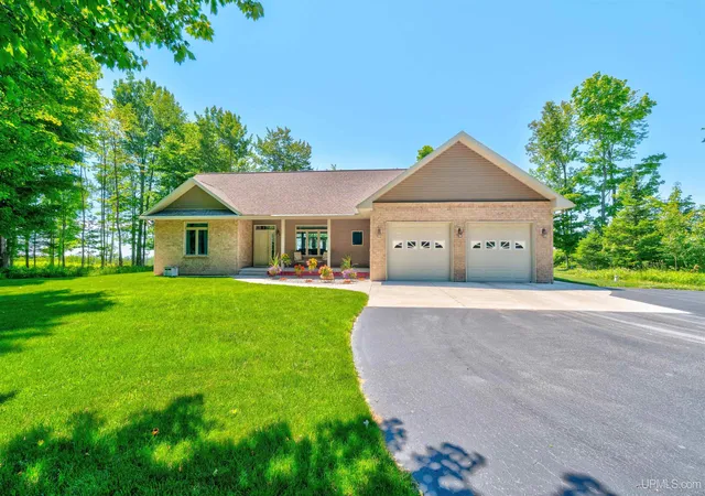 Homes for sale in Manistique, MI | 6039w Dillexie Ln, Manistique, MI 49854 | MLS# 50213316