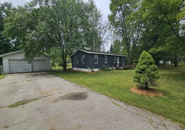 Photo 2 of Single family home for sale at 1096 E Walnut St, Beaverton, MI 48612 | MLS# 50216607 | Listing updated on 2026-09-05