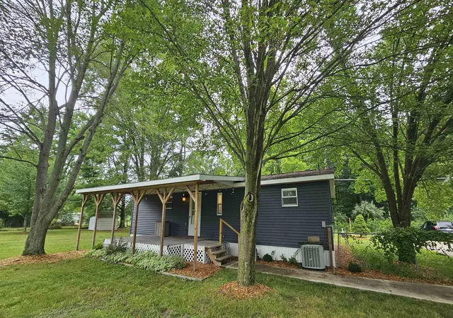 Photo 3 of Single family home for sale at 1096 E Walnut St, Beaverton, MI 48612 | MLS# 50216607 | Listing updated on 2026-09-05