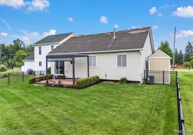Homes for sale in New Baltimore, MI | 53611 County Line Rd, New Baltimore, MI 48047 | MLS# 61008689