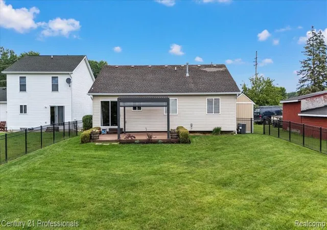 Homes for sale in New Baltimore, MI | 53611 County Line Rd, New Baltimore, MI 48047 | MLS# 61008689