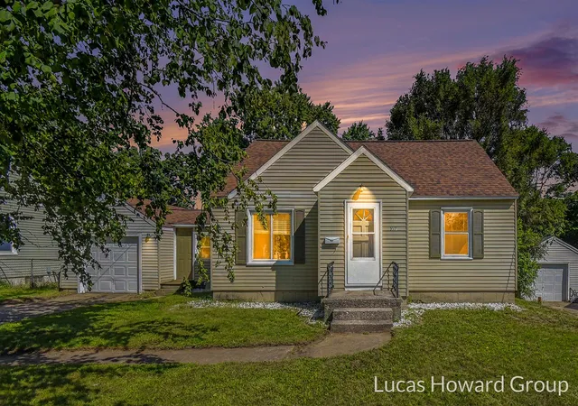 Photo 1 of Sale Pending at 917 Royal Oak St, Wyoming, MI 49509 | MLS# 70554911 | Listing updated on 2026-08-30
