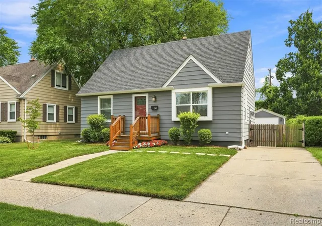 1st image of 310 N Edgeworth Ave, Royal Oak, MI 48067 | MLS# 61020601