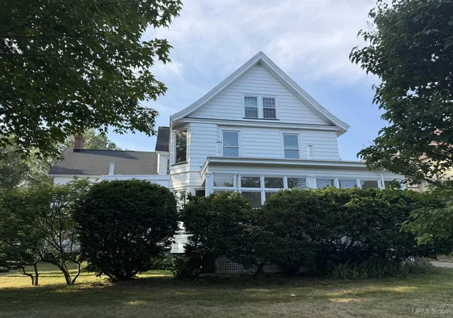 2nd image of 422 E Ohio St, Marquette, MI 49855 | MLS# 50218913