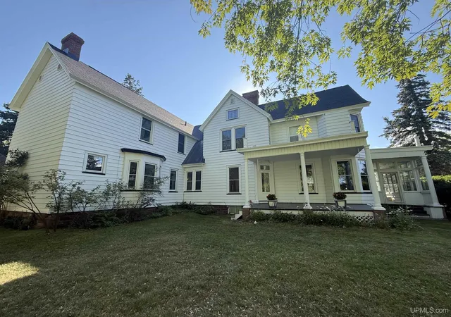 Photo 3 of Single family home for sale at 422 E Ohio St, Marquette, MI 49855 | MLS# 50218913 | Listing updated on 2026-08-25
