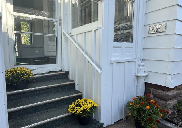 Photo 4 of Single family home for sale at 422 E Ohio St, Marquette, MI 49855 | MLS# 50218913 | Listing updated on 2026-08-25