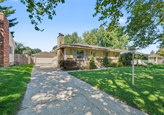 Photo 3 of Single family home for sale at 1399 Clover Crst, Grand Rapids, MI 49504 | MLS# 70554669 | Listing updated on 2026-09-24
