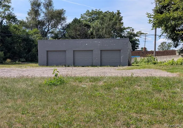 Photo 2 of Land for sale at 421 N Paddock St, Pontiac, MI 48342 2438 | MLS# 61024931 | Listing updated on 2026-09-10