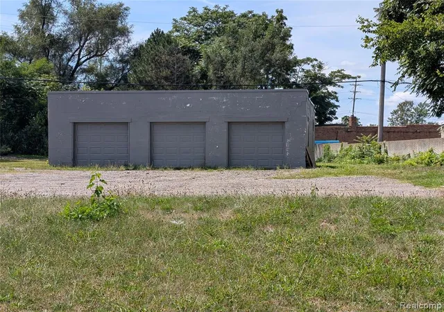 Photo 3 of Land for sale at 421 N Paddock St, Pontiac, MI 48342 2438 | MLS# 61024931 | Listing updated on 2026-09-10