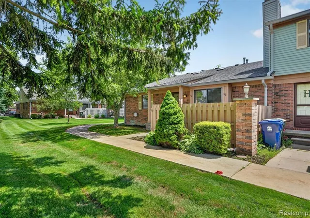 4th image of 43628 W Arbor Way Dr #103, Canton, MI 48188 1869 | MLS# 61008009