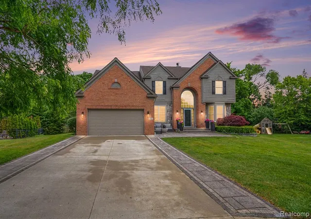 Photo 1 of Sale Pending at 4575 Northridge Ct, West Bloomfield, MI 48323 1397 | MLS# 61004338 | Listing updated on 2026-09-09