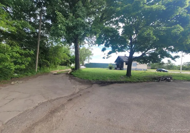 2nd image of 5585 Ridgewood St, Detroit, MI 48204 | MLS# 60314939