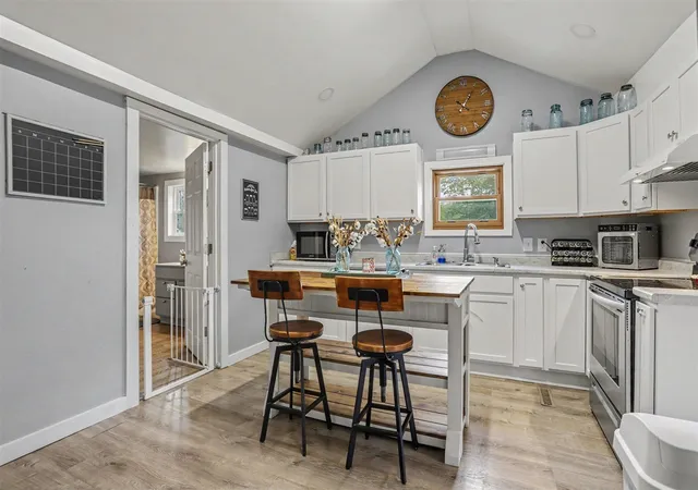Photo 4 of Single family home for sale at 412 N Swan St, Colon, MI 49040 | MLS# 70542350 | Listing updated on 2026-08-21
