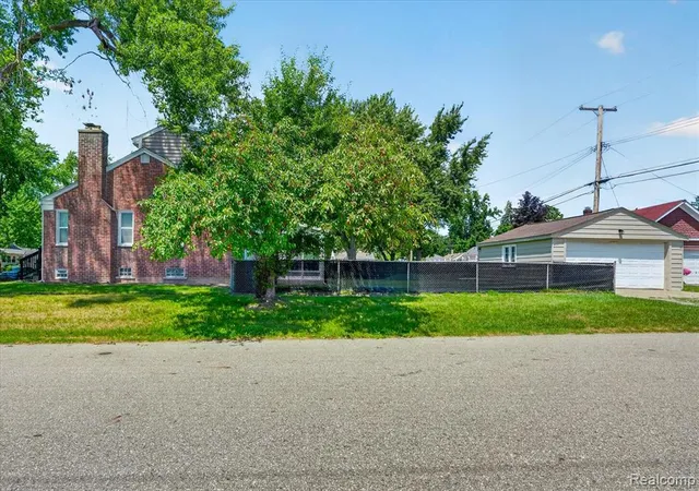 33rd image of 18902 Westmore St, Livonia, MI 48152 | MLS# 60923234