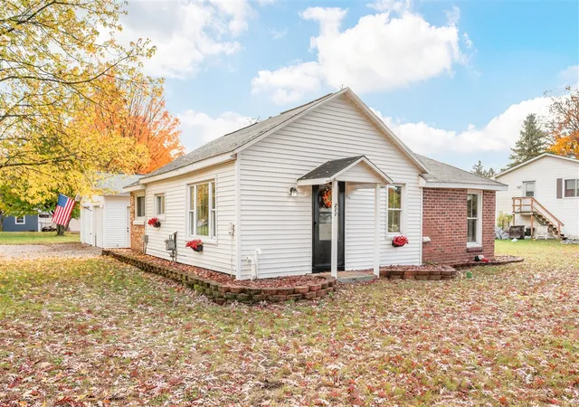 Homes for sale in Big Rapids, MI | 211 Gilbertson Ave, Big Rapids, MI 49307 | MLS# 70501636