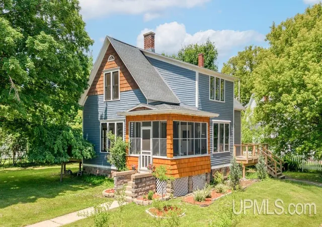 Homes for sale in Iron Mountain, MI | 300 W F St, Iron Mountain, MI 49801 | MLS# 50212107