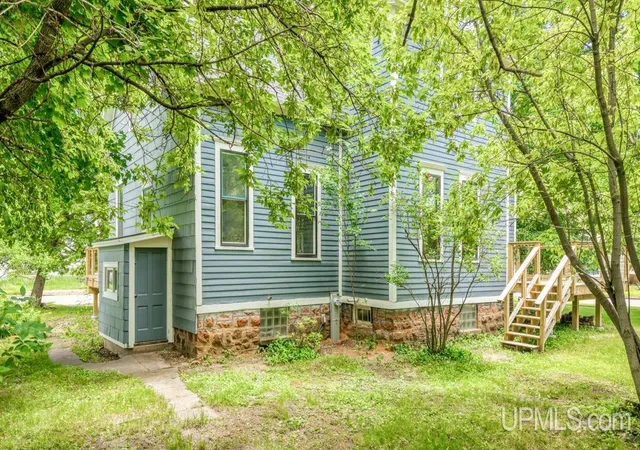 Homes for sale in Iron Mountain, MI | 300 W F St, Iron Mountain, MI 49801 | MLS# 50212107