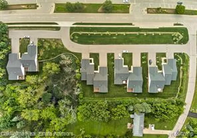Listing Photo 3 - Condo for sale in building located at 26640 Orch Lake Rd, Farmington Hills, MI 48334