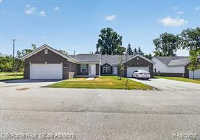 Listing Photo 5 - Condo for sale in building located at 26640 Orch Lake Rd, Farmington Hills, MI 48334