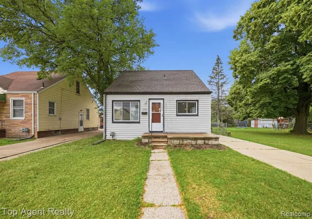 Photo 1 of Single family home for sale at 28553 Pinehurst St, Roseville, MI 48066 2558 | MLS# 61009281 | Listing updated on 2026-09-06