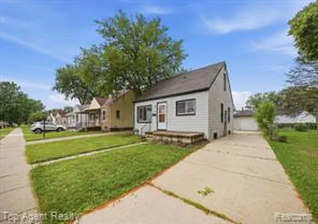 Homes for sale in Roseville, MI | 28553 Pinehurst St, Roseville, MI 48066 | MLS# 61009281