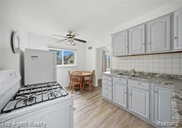 Homes for sale in Roseville, MI | 28553 Pinehurst St, Roseville, MI 48066 | MLS# 61009281