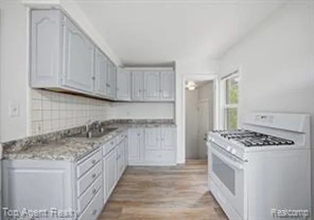 Homes for sale in Roseville, MI | 28553 Pinehurst St, Roseville, MI 48066 | MLS# 61009281