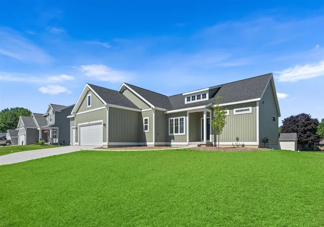 Homes for sale in Grand Rapids, MI | 659 Waterford Village Dr, Grand Rapids, MI 49534 | MLS# 70507552