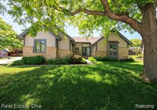Homes for sale in Rochester Hills, MI | 986 River Bend Dr, Rochester Hills, MI 48307 | MLS# 61008727