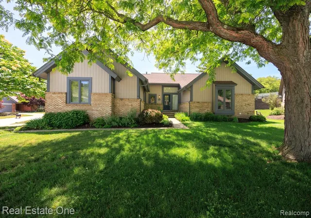 1st image of 986 River Bend Dr, Rochester Hills, MI 48307 | MLS# 61008727
