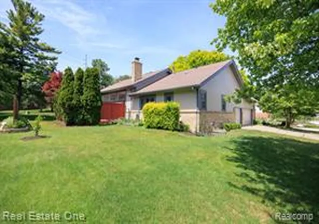 Homes for sale in Rochester Hills, MI | 986 River Bend Dr, Rochester Hills, MI 48307 | MLS# 61008727