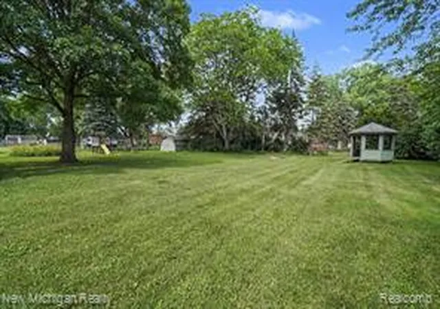 3rd image of 1105 Woodnoll Dr, Flint, MI 48507 | MLS# 61006131