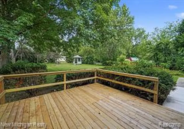 4th image of 1105 Woodnoll Dr, Flint, MI 48507 | MLS# 61006131
