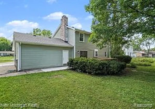 5th image of 1105 Woodnoll Dr, Flint, MI 48507 | MLS# 61006131