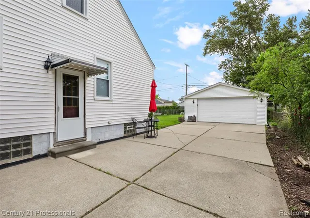 Homes for sale in Clawson, MI | 115 Gargantua Ave, Clawson, MI 48017 | MLS# 61003852