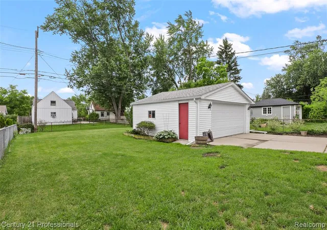 Homes for sale in Clawson, MI | 115 Gargantua Ave, Clawson, MI 48017 | MLS# 61003852