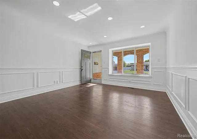 Photo 3 of Single family home for sale at 2226 Whitefield St, Dearborn Heights, MI 48127 | MLS# 61014585 | Listing updated on 2026-08-22
