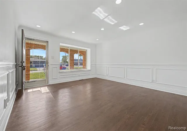 Photo 4 of Single family home for sale at 2226 Whitefield St, Dearborn Heights, MI 48127 | MLS# 61014585 | Listing updated on 2026-08-22